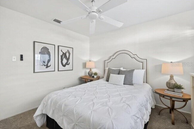 Building Photo - 8195 Coachlight Cir