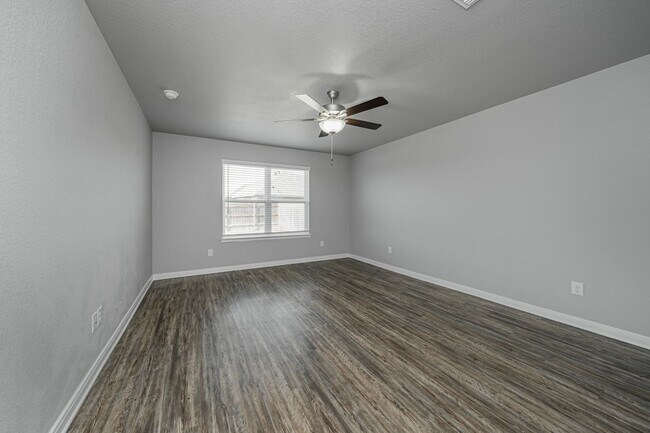 Building Photo - 8227 Bluefield Dr