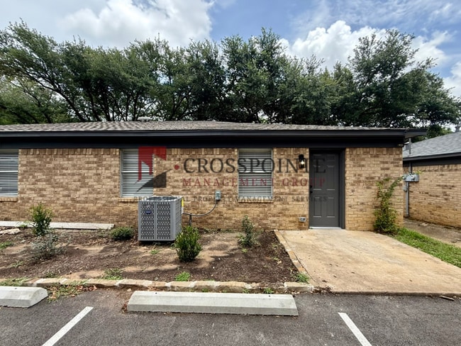 Building Photo - 715 S Porter Ave
