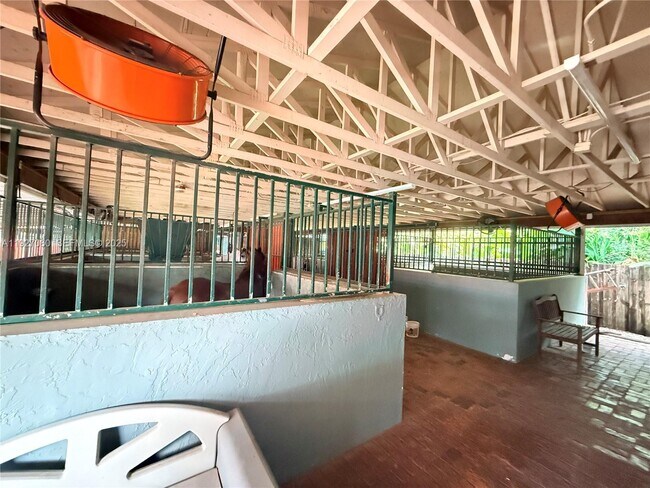 Building Photo - 5877 SW 123rd Ave