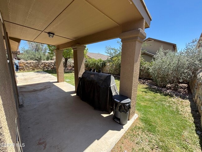 Building Photo - 11008 Cattle Ranch St