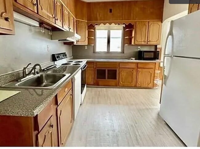 Building Photo - 24 Somerset St