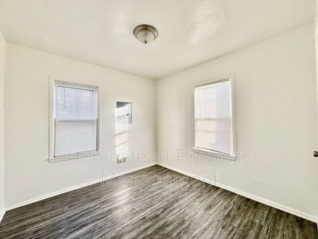 Building Photo - 1006 SE 51st St