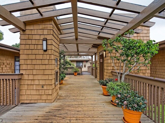 Building Photo - Water, Sewer, Trash Included! Fireplace, Washer, Dryer, 2 Assigned Parking, Garage, Open Floor Pl...