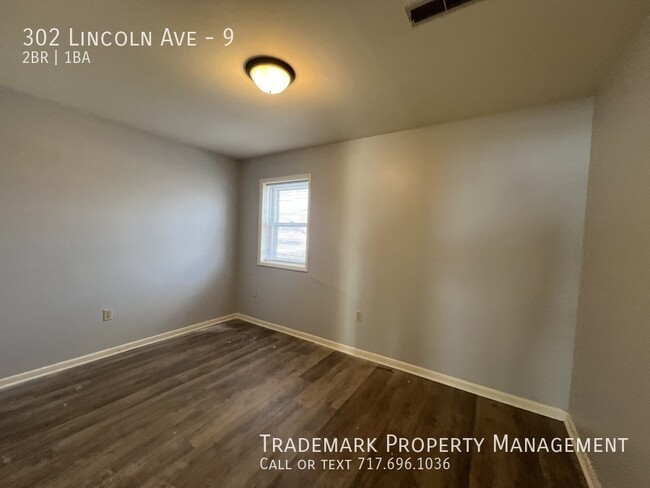 Building Photo - Nice 1st Floor 2 Bedroom Apartment