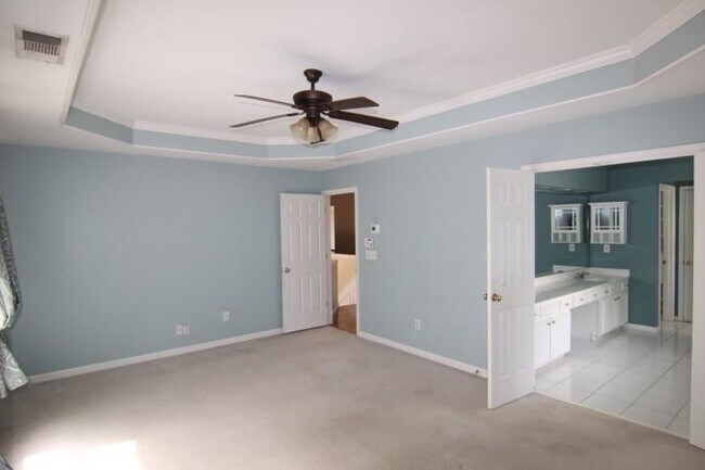 Building Photo - 565 Midhurst Pl