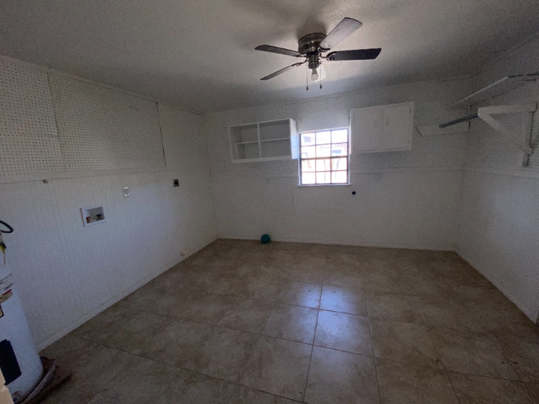 Building Photo - 613 E Expressway 83