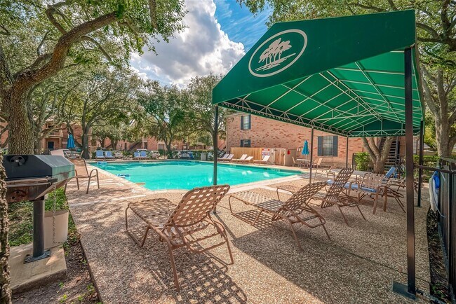 Building Photo - 2255 Braeswood Park Dr