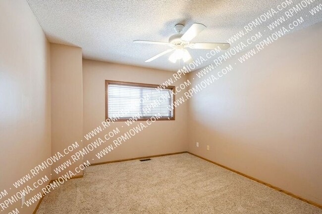 Building Photo - 1321 SE Delaware Ave