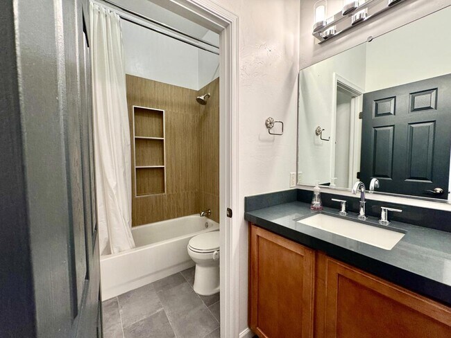 Building Photo - 13743 N High Mountain View Pl