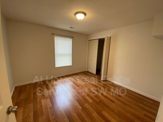 Building Photo - 617 S Fort Ave