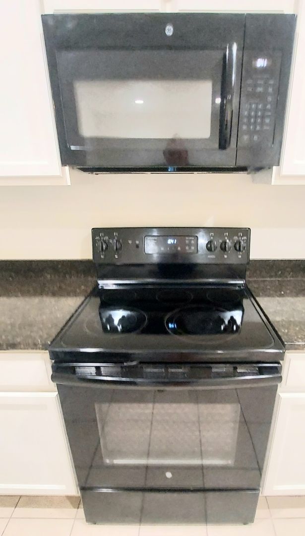 Building Photo - "COMING SOON" Lovely 3 Bedroom Home in Gre...