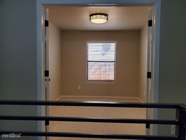 Building Photo - 5 br, 3 bath House - 596 Creekside Ct