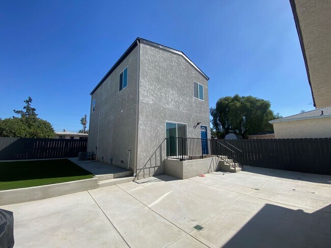 Building Photo - 4BD/2BA on La Dorna (Lease out, pending si...