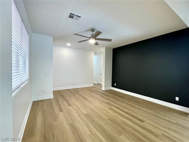 Building Photo - 10546 Big Mill Dr