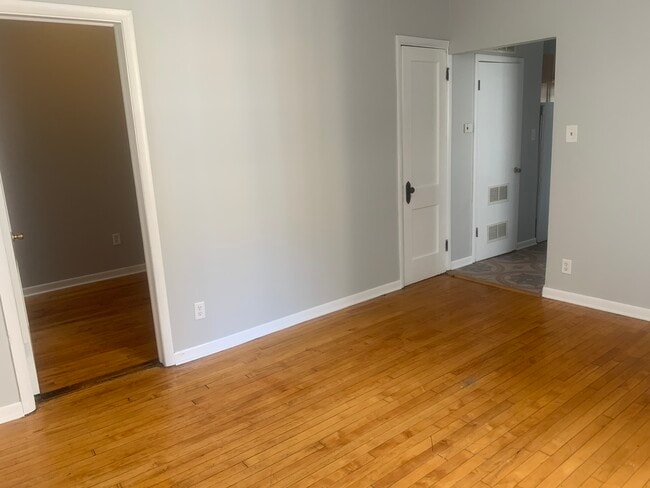 Building Photo - 1424 N Maplewood Ave