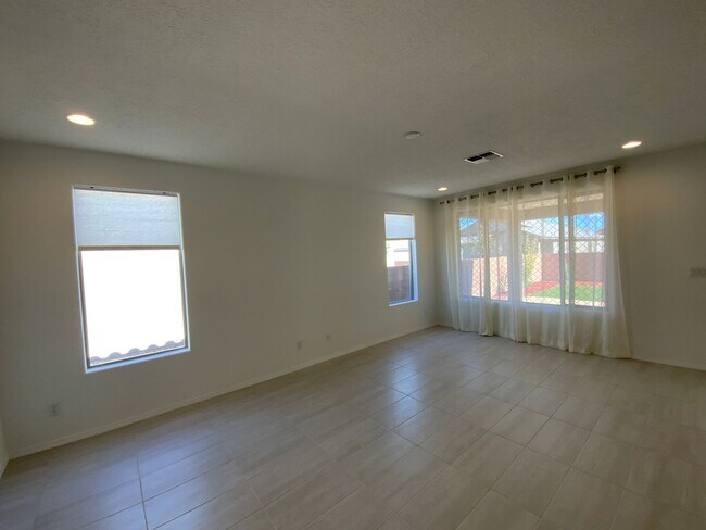 Building Photo - 3 Bedroom Single Story New Build in Mesa Del Sol Near Netflix Studios!