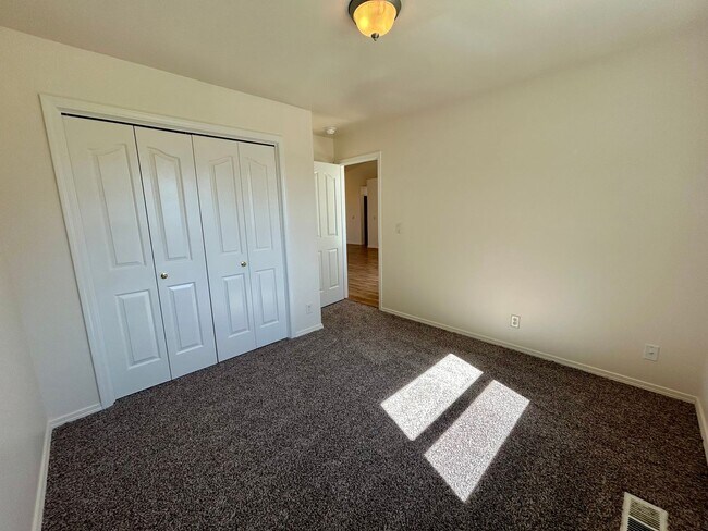 Building Photo - Spacious 4-Bedroom Home with RV Parking & No Backyard Neighbors