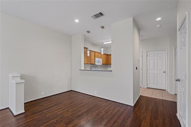 Building Photo - 2301 Stoneleigh Pl