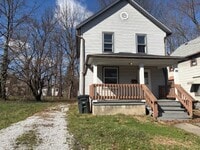 Building Photo - Large 4-Bedroom Home in University Park Near Downtown Akron