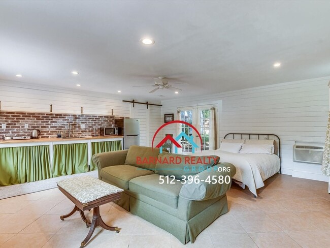 Building Photo - Available Mid July: Studio in Historic District