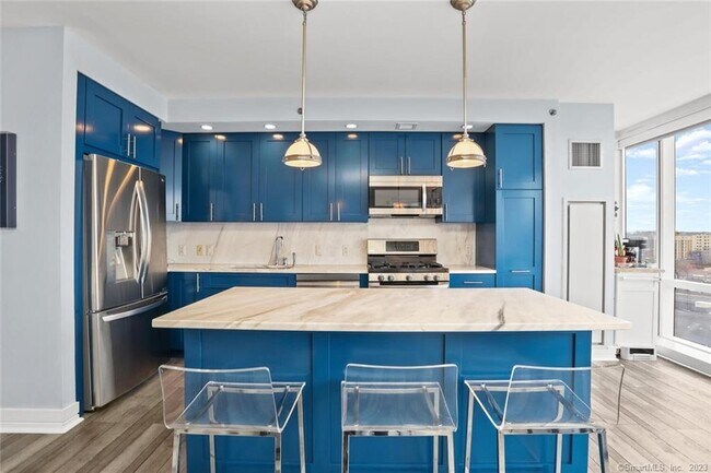 Building Photo - 1 Broad St