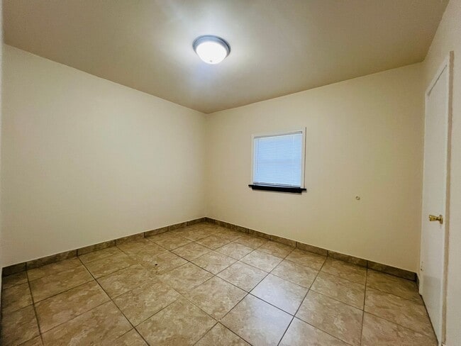 Building Photo - Charming 2-Bedroom Ranch with Modern Finishes & Attached Garage
