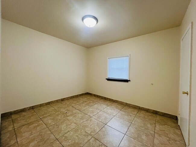 Building Photo - KHR-2708-48-S