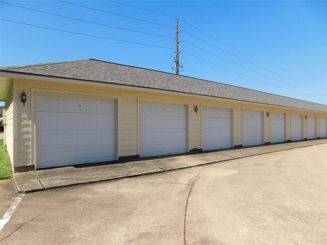 Building Photo - 2710 Grants Lake Blvd
