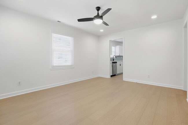 Building Photo - (Coming Soon) Beautifully Renovated 3-Bedroom with Fenced in Yard