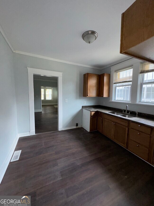 Building Photo - 1462 Lucile Ave SW