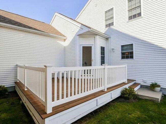 Building Photo - ****Cranston/Newbury Village – Exclusive T...