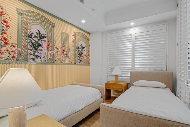 Building Photo - 725 Crandon Blvd