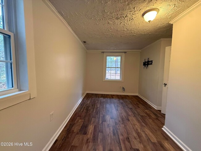 Building Photo - 235 N Pecan St