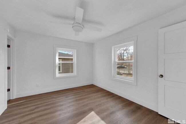 Building Photo - 402 Grand Canyon Blvd