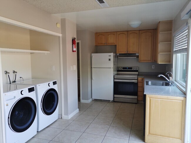 Building Photo - 4411 Seminole Way