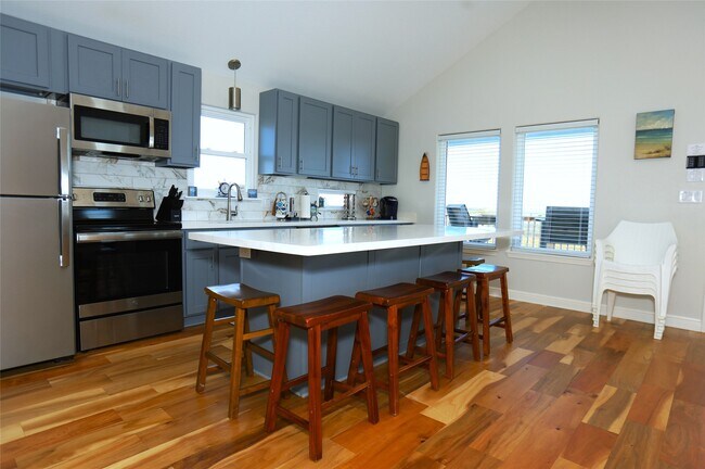 Building Photo - 131 Pieces of 8