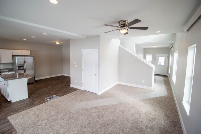 LR toward front door - 84 Alpine Trl