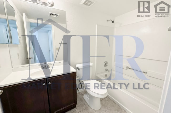 Building Photo - 3Bed/2Bath Home at 101/Union Hills! $399 M...