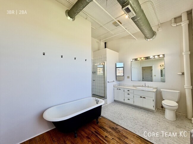 Building Photo - 1800 Central St