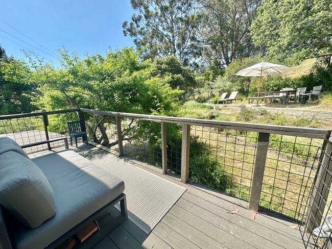 Building Photo - Stunning Sun Valley Home