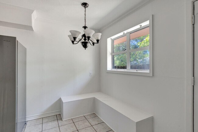 Building Photo - 6609 Walnut Hill Ln