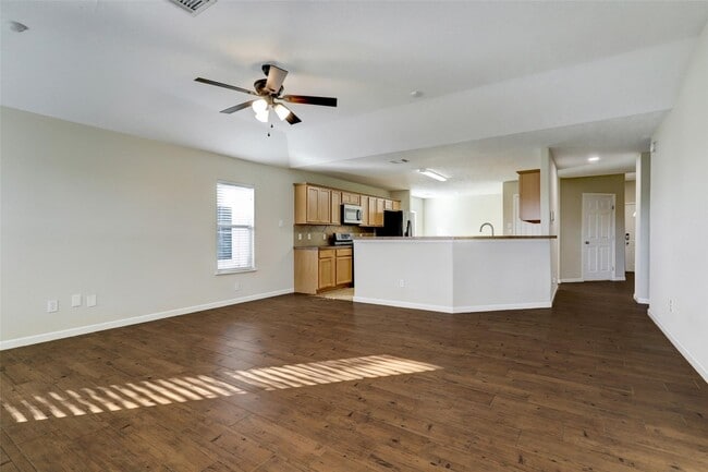 Building Photo - 18319 Austin Oak Ln