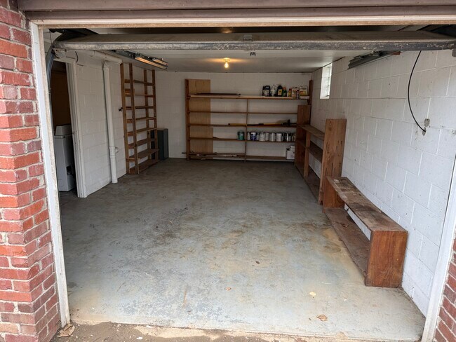 Building Photo - 108 Roberts Dr