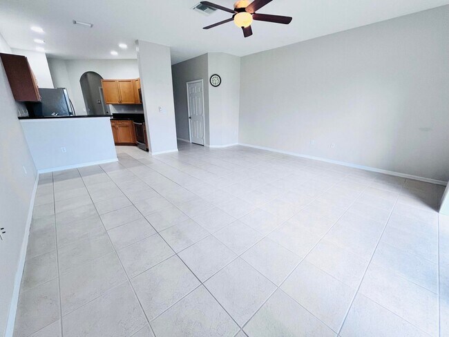 Building Photo - 5349 White Oleander