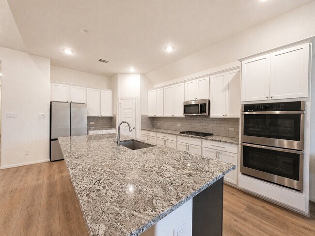 Building Photo - 31630 Zoe Pt