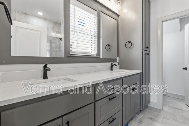 Building Photo - 1041 Whistler St