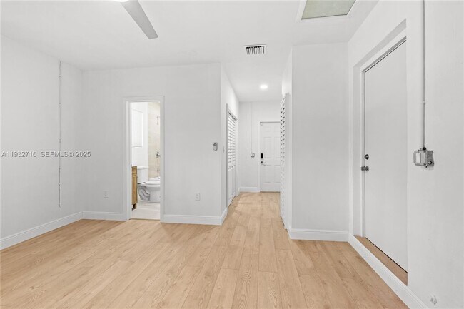 Building Photo - 317 N 31st Ave