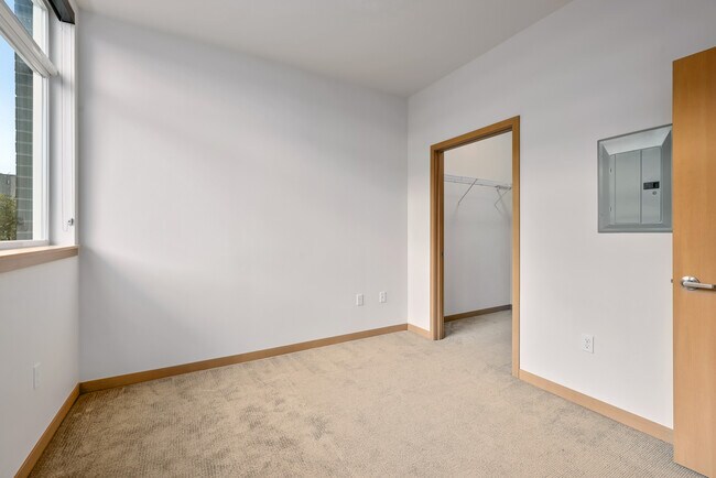 Building Photo - 500 Belmont Ave E