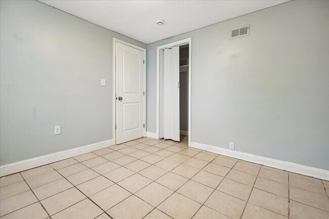 Building Photo - 3914 Erdman Ave